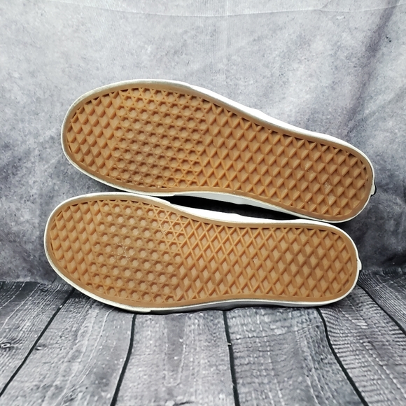 Vans original style, sz.10.5 Mens sz 12 women. Burgundy color no wear on tread - Picture 7 of 7